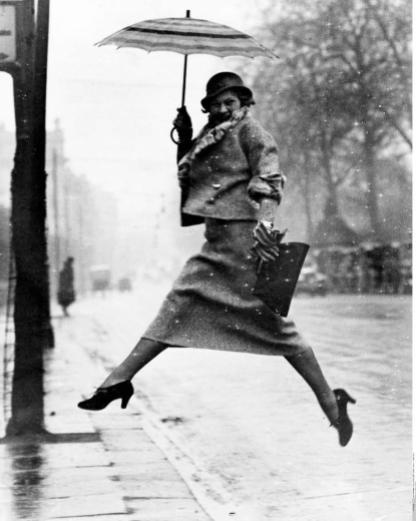 martin-munkacsi-the-portrait-in-action-the-puddle-jumper-1934-lady-with-umbrella